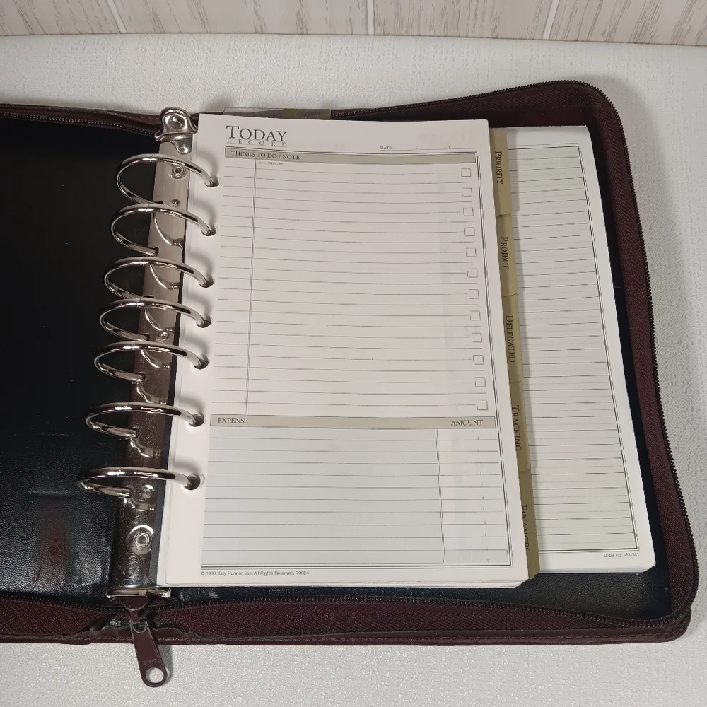 Vintage DAY RUNNER Planner w/Calculator 7 Ring (1.5”)- Zip Around Organizer